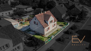 Prodej rodinného domu 4+1, s pozemkem 681 m2 - Nové Strašecí